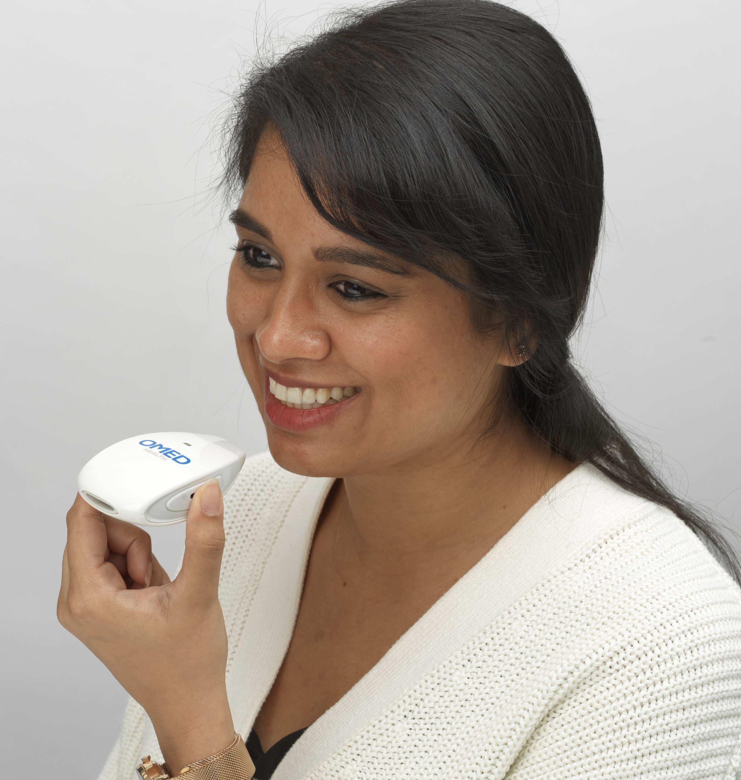 woman smiling with omed device near mouth (5)